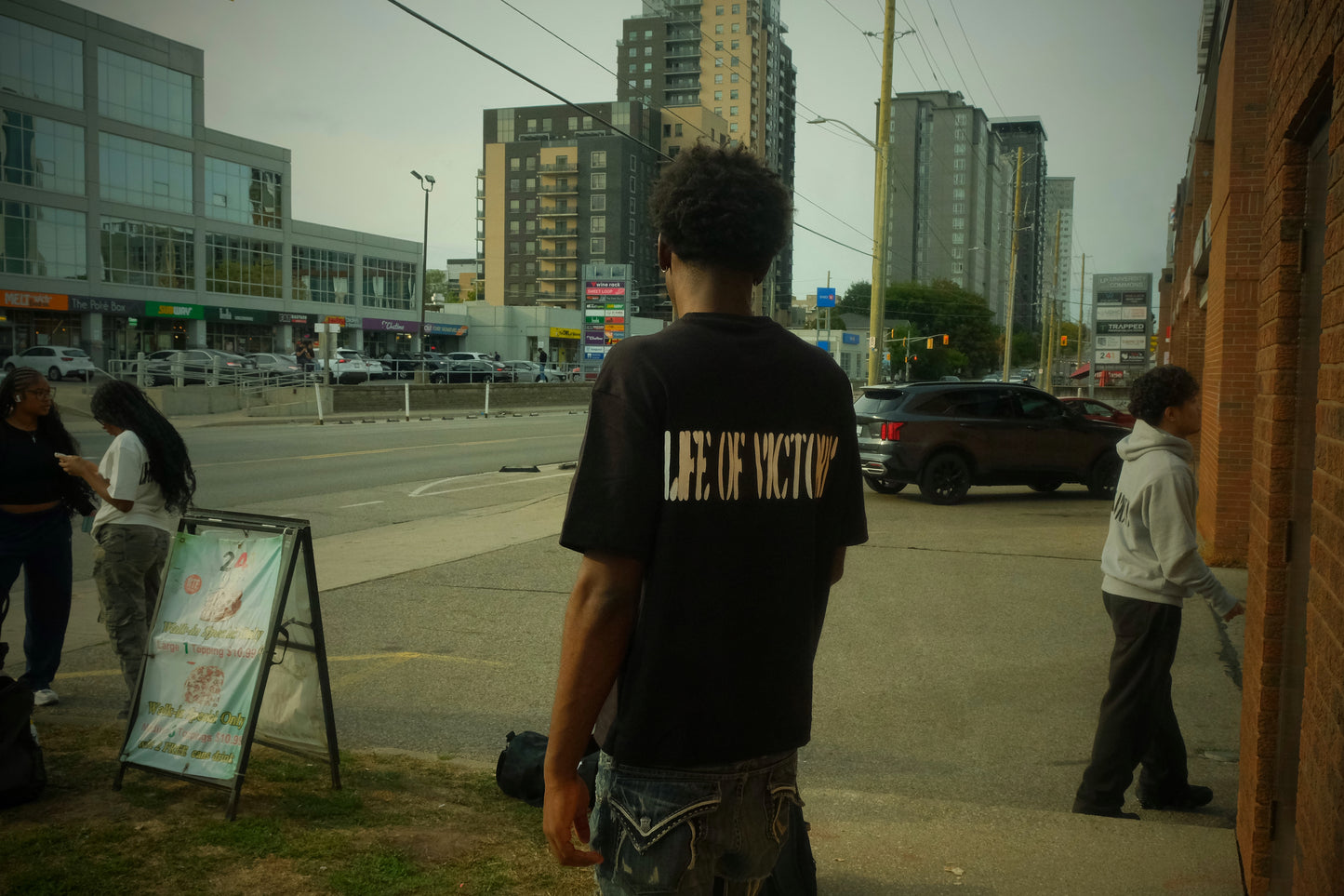 "ESSENTIAL TEE"